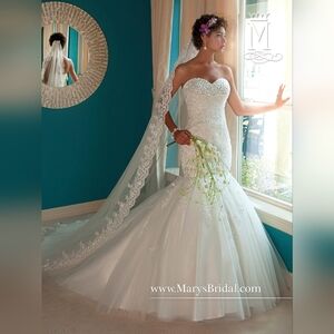 Elegant White Strapless Wedding Dress